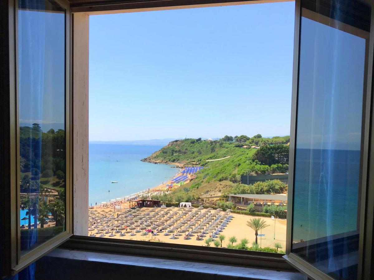 Appartamenti E Stanze Onde Blu Le Castella  Bagian luar foto